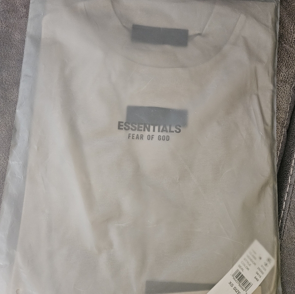 Oversized essentials mens xs. NWT seal color. - Picture 4 of 5